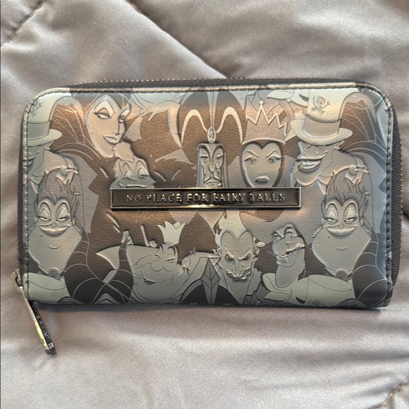 Loungefly Villains zipper Wallet with Cruella Maleficent Ursula Evil Queen Jafar - Picture 2 of 4